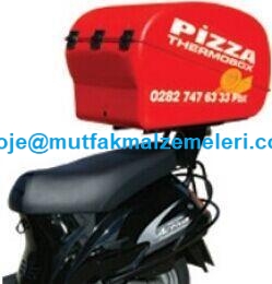 Motor pizza kutusu pizza kuryelerinin paket pizza servislerinde kullandıkları,ister pizza taşıma çantasıyla ister direkt olarak pizza paketiyle pizza taşıma işlemi yapabildikleri pizza kutusudur - Motor pizza kutusu satışı 0212 2370749
